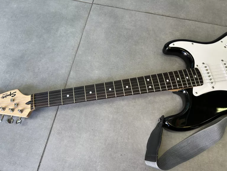 GITARA ELEKTRYCZNA FENDER SQUIER BULLET STRAT