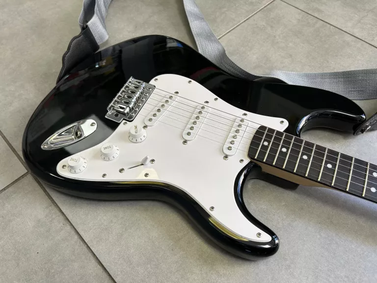 GITARA ELEKTRYCZNA FENDER SQUIER BULLET STRAT