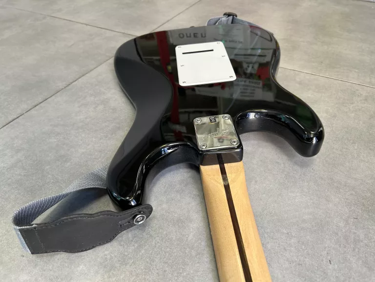 GITARA ELEKTRYCZNA FENDER SQUIER BULLET STRAT