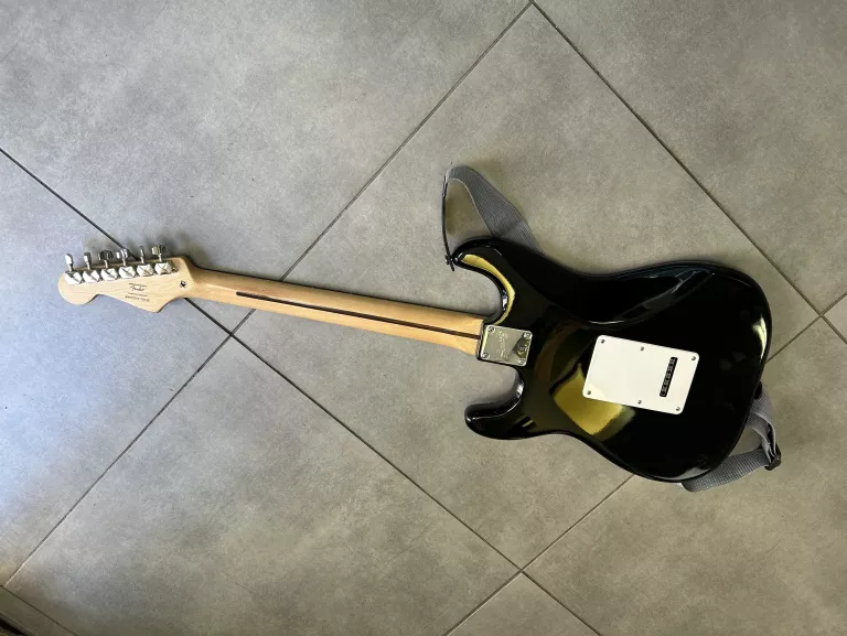 GITARA ELEKTRYCZNA FENDER SQUIER BULLET STRAT