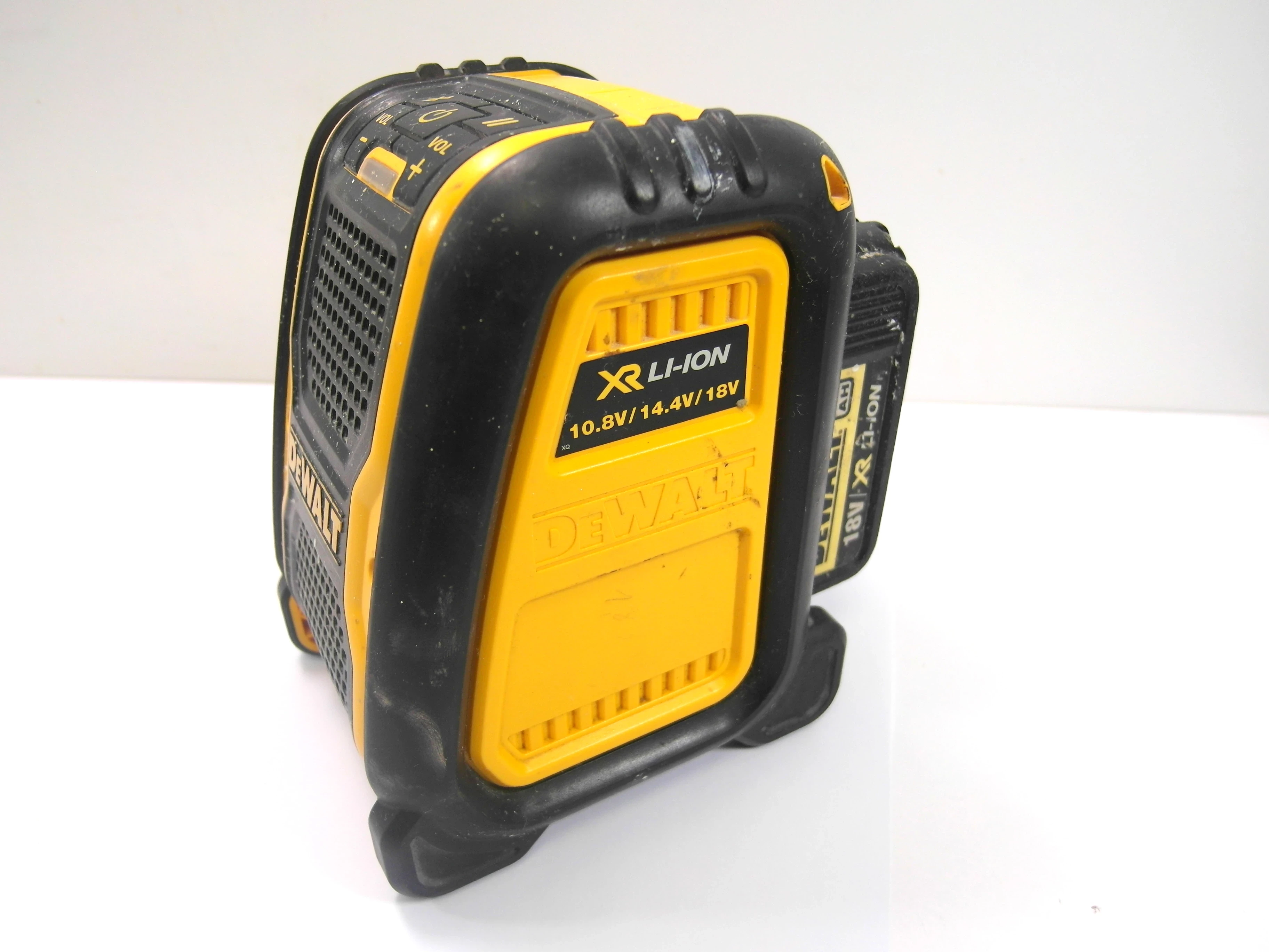 glosnik-budowlany-bt-dewalt-dcr006-aku-4ah-stan-uzywany