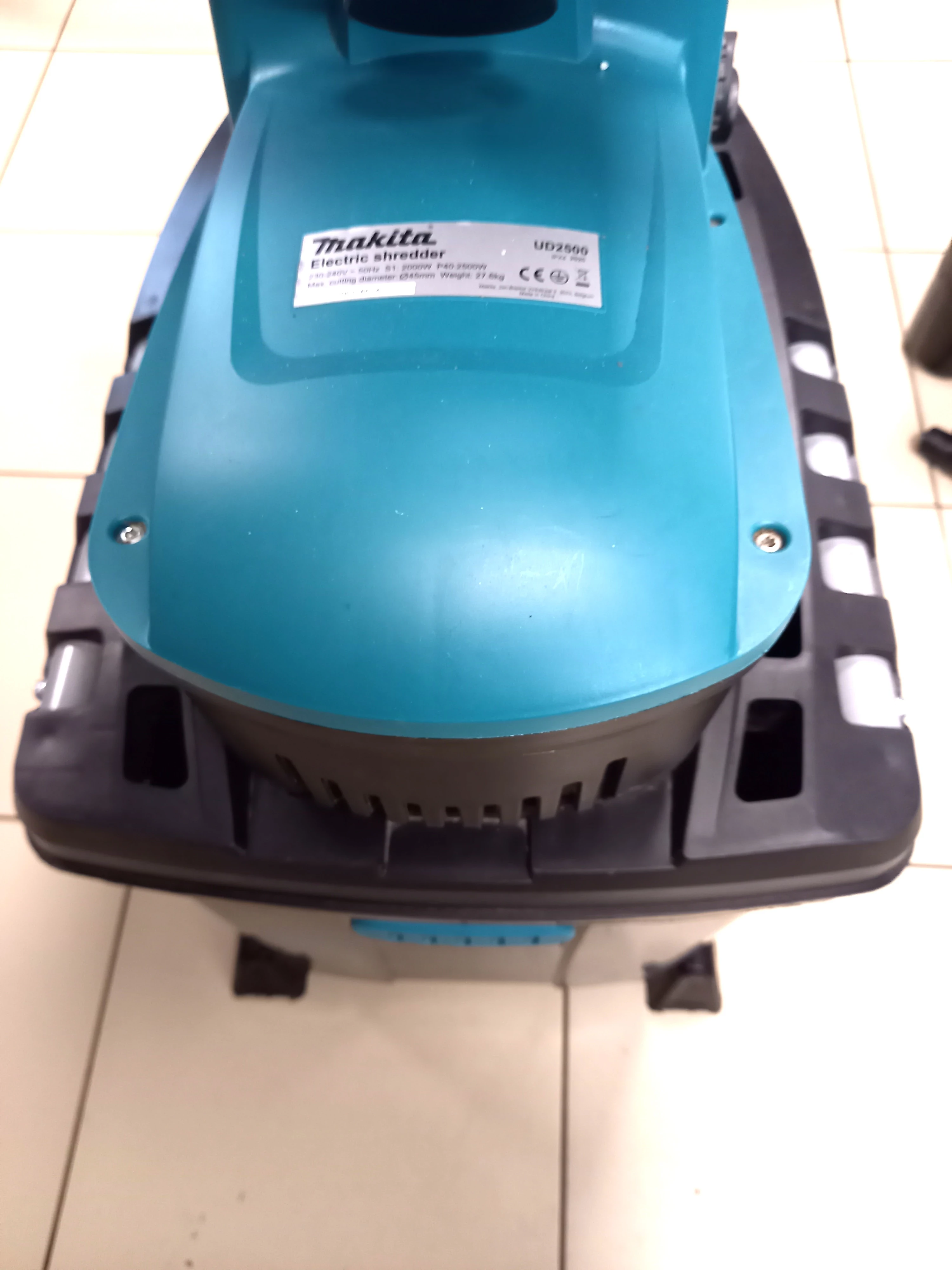 rozdrabniacz-galezi-makita-ud2500-pojemnosc-zbiornika-67