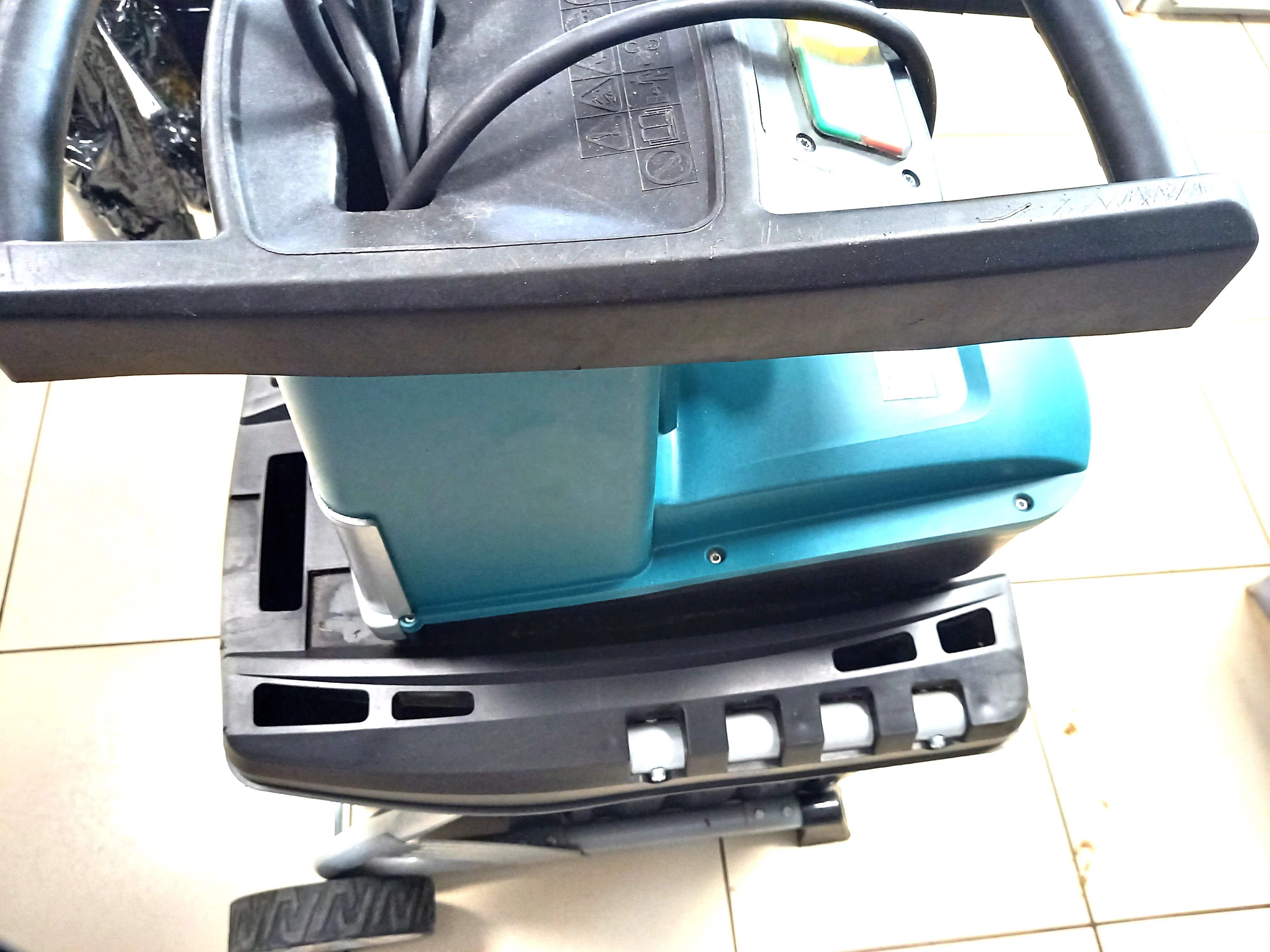 rozdrabniacz-galezi-makita-ud2500-ean-gtin-0088381643818