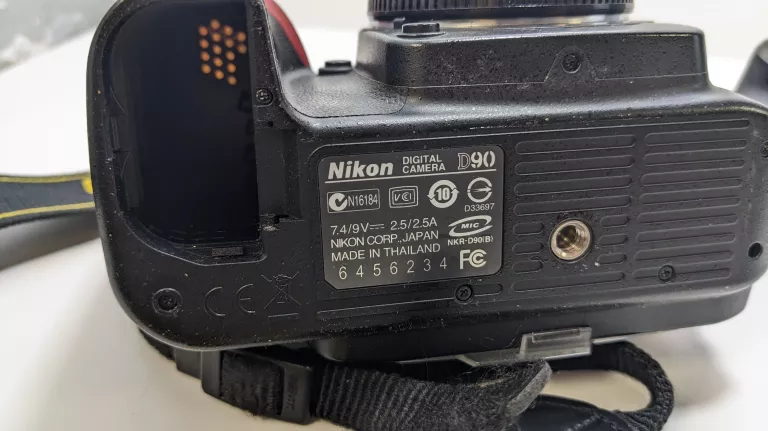 NIKON D90 BODY * GRIP + 2 AKU * USZKODZONE LCD