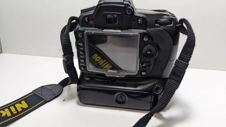 NIKON D90 BODY * GRIP + 2 AKU * USZKODZONE LCD