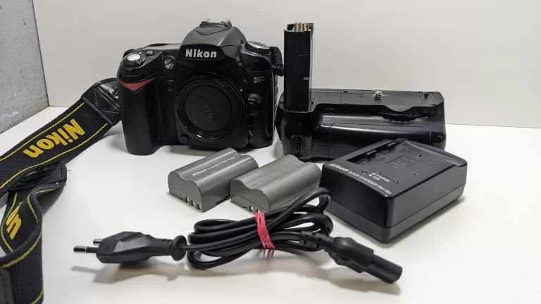NIKON D90 BODY * GRIP + 2 AKU * USZKODZONE LCD
