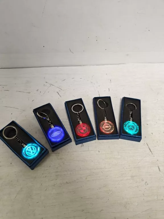 BRELOK LED DO KLUCZY KRYSZTAŁ ŚWIECĄCY OPIS!