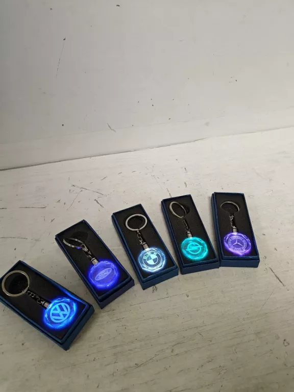 BRELOK LED DO KLUCZY KRYSZTAŁ ŚWIECĄCY OPIS!