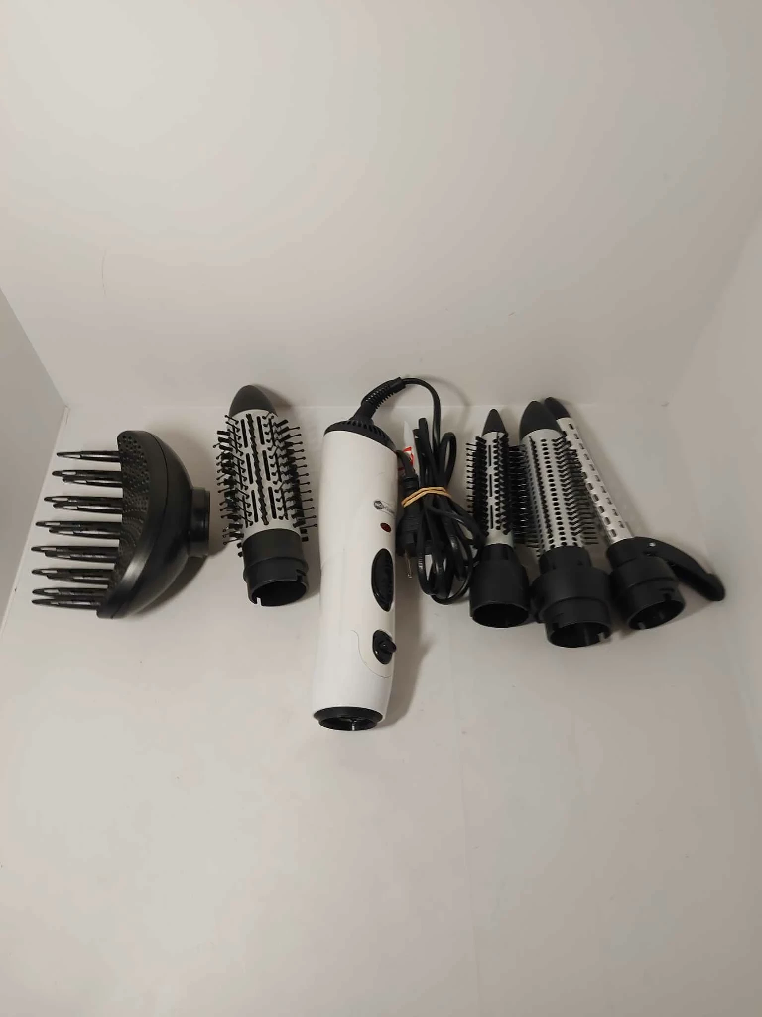 lokowko-suszarka-switch-on-1000w-kolor-dominujacy-bialy