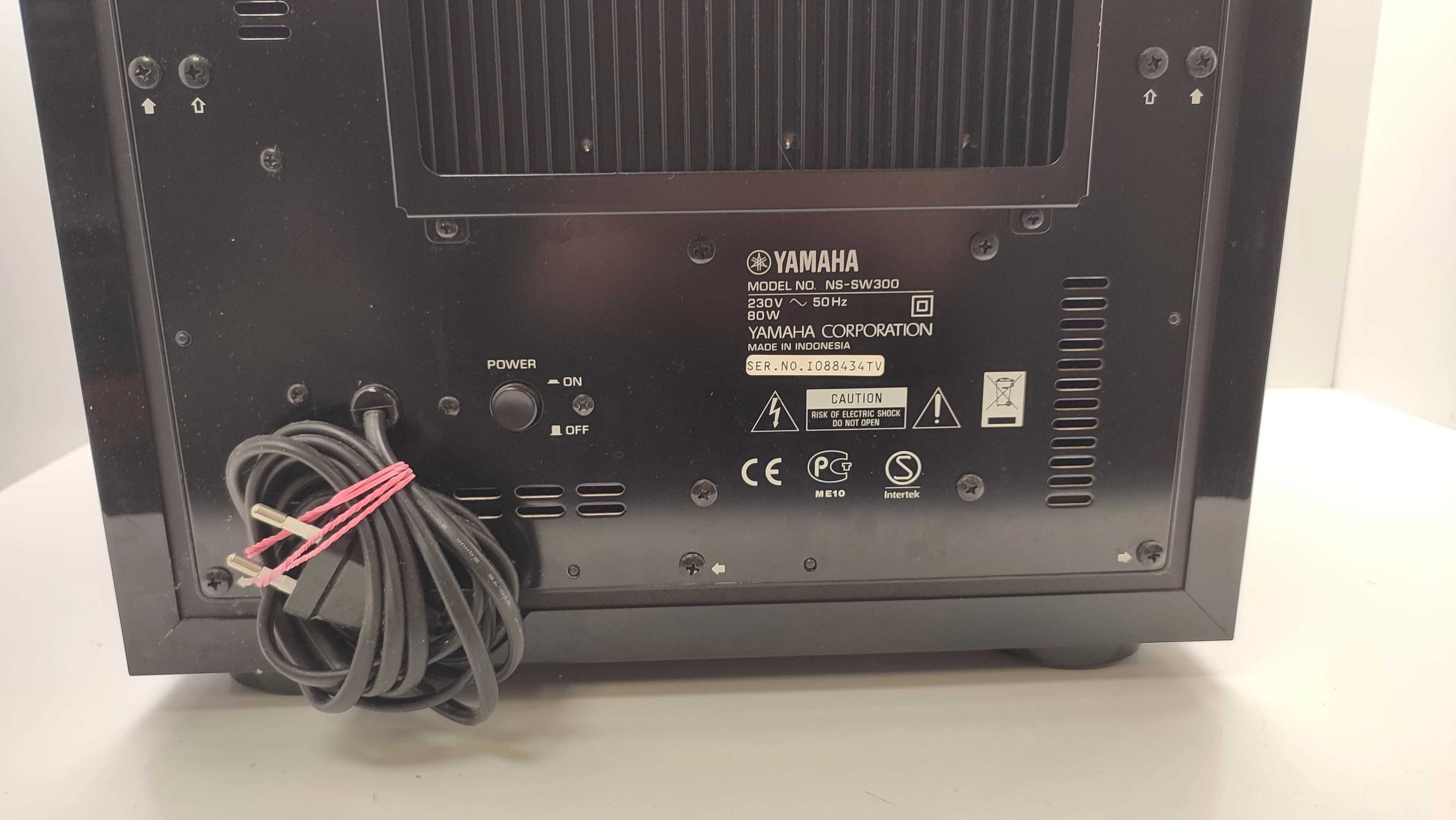 subwoofer-yamaha-ns-sw300-czarny-moc-znamionowa-rms-250