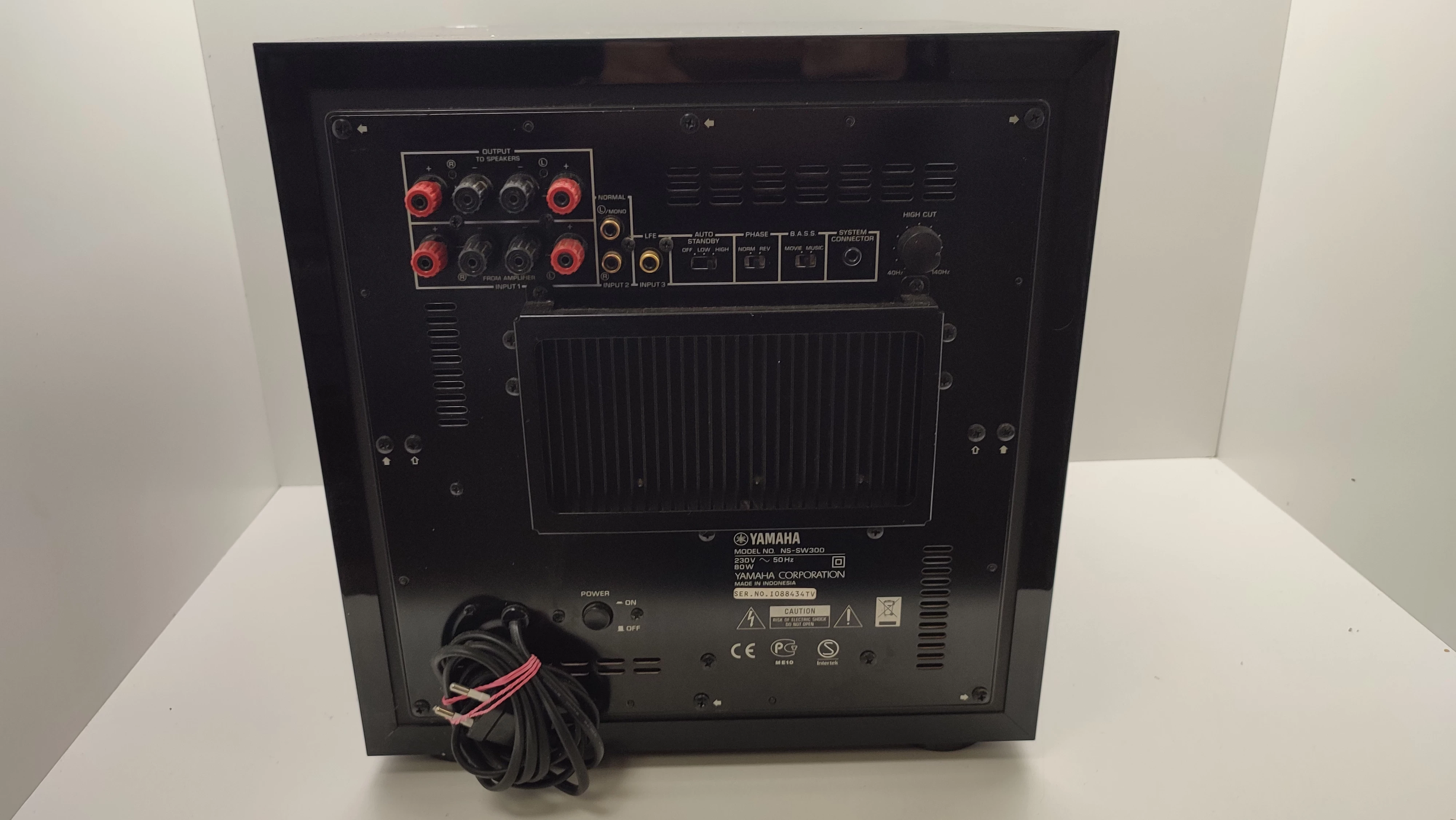 subwoofer-yamaha-ns-sw300-czarny-kolor-czarny