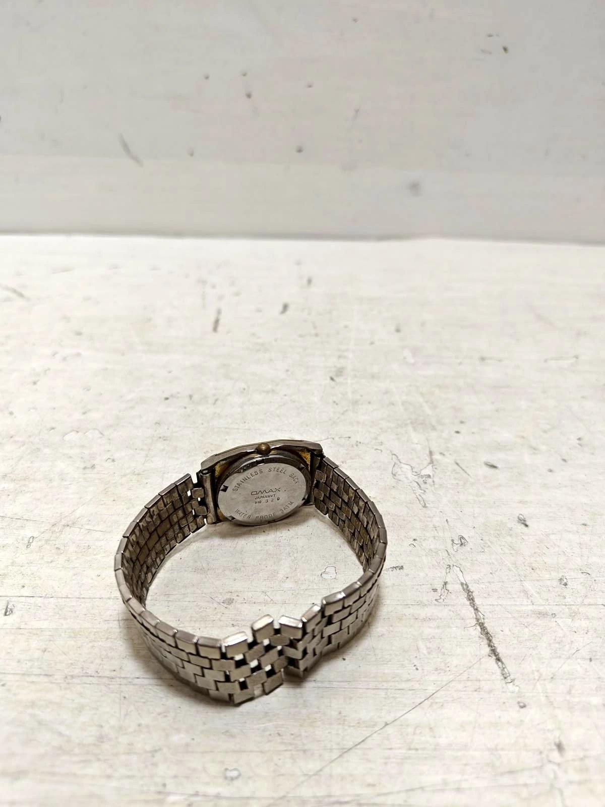 zegarek-damski-omax-polecam-ksztalt-koperty-owalna