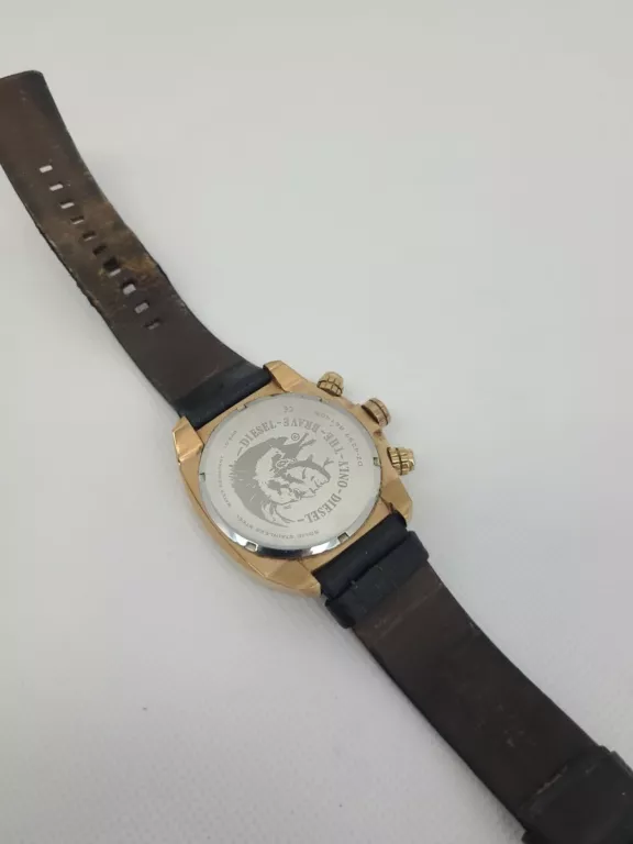 zegarek-diesel-dz4297-funkcje-datownik