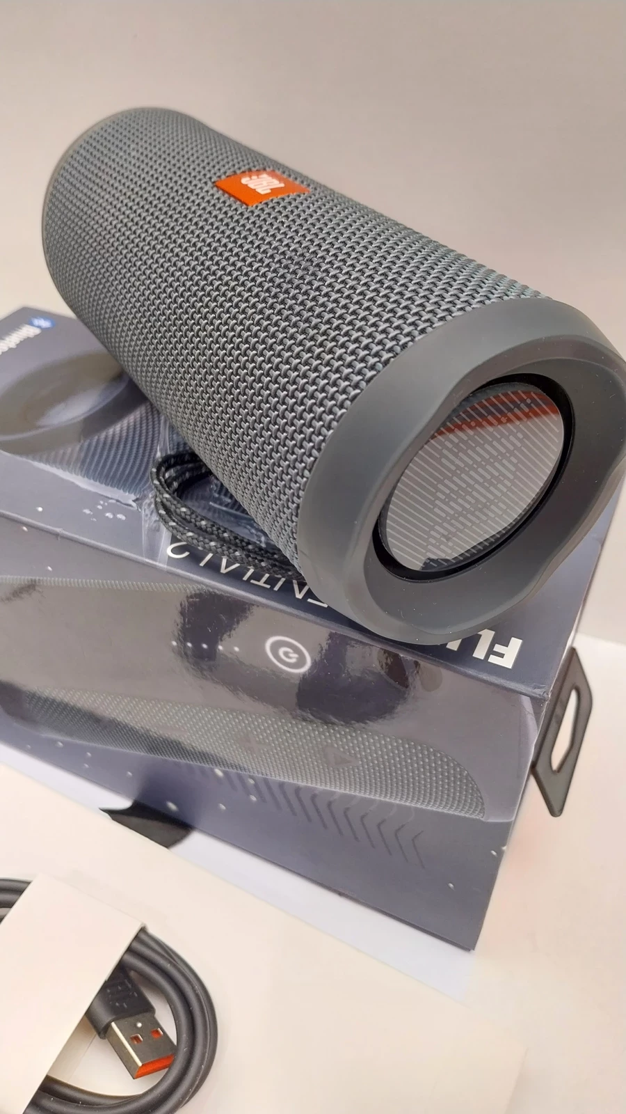 glosnik-jbl-flip-essential-2-marka-jbl