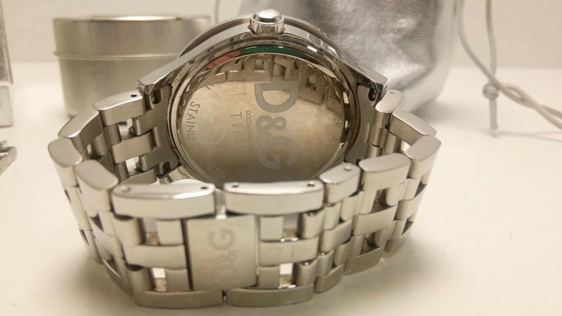 zegarek-damski-dolce-gabbana-dw0133-ksztalt-koperty-okragla