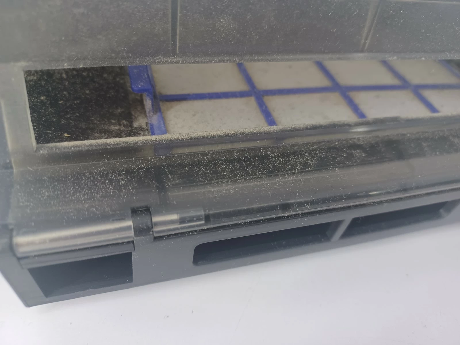 odkurzacz-robot-sprzatajacy-tefal-explorer-serie-20-aqua-pojemnosc-zbiornika-na-kurz-025