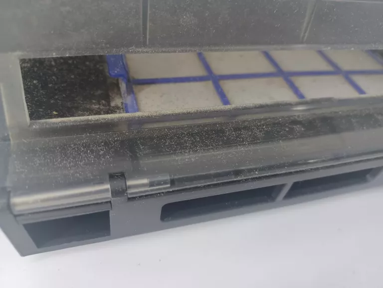 odkurzacz-robot-sprzatajacy-tefal-explorer-serie-20-aqua-pojemnosc-zbiornika-na-kurz-025