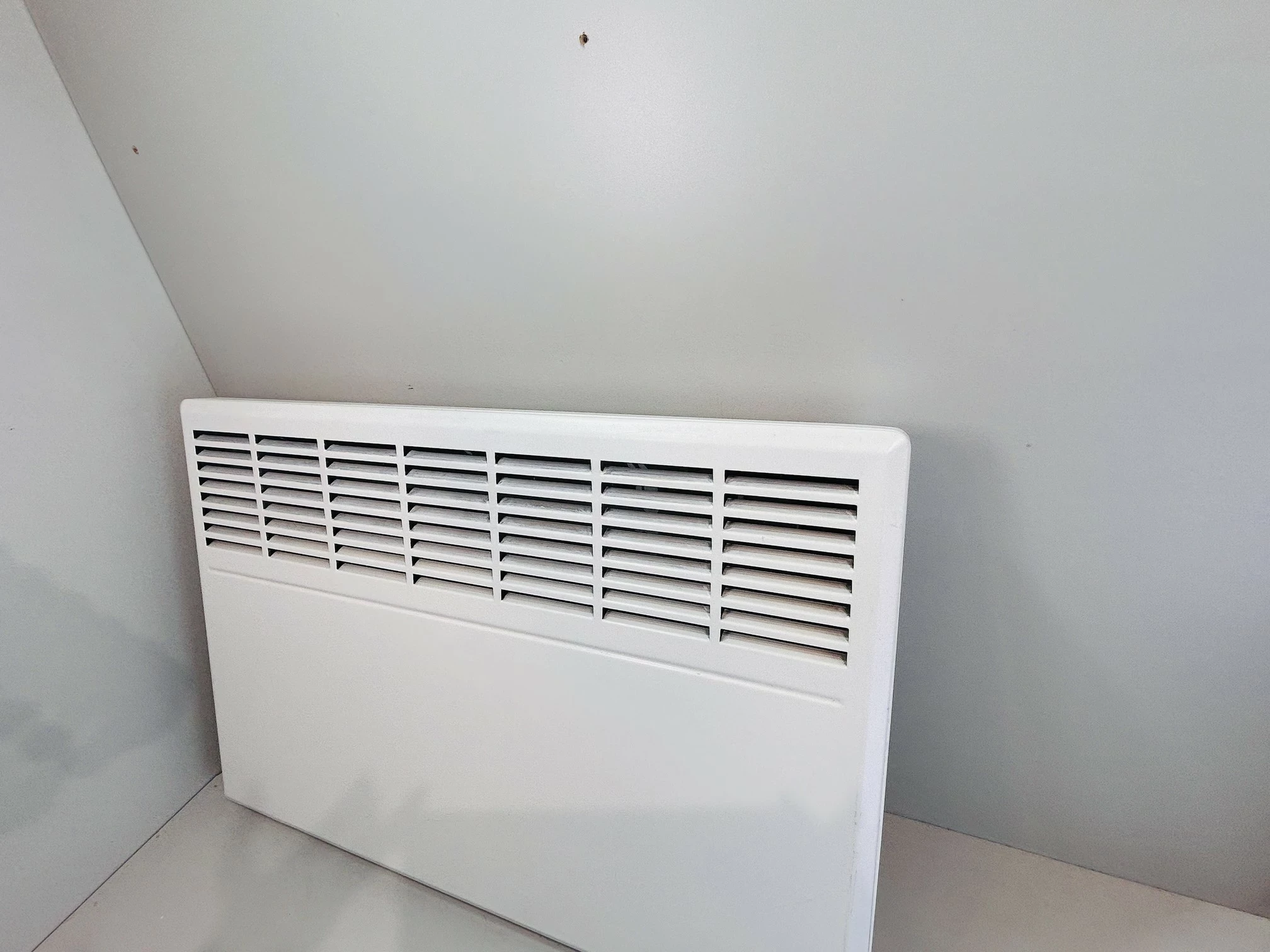 basic-p9402-ml15-grzejnik-konwektorowy-stan-uzywany