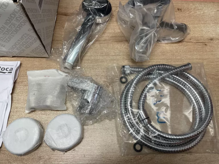 BATERIA WANNOWO-PRYSZNICOWA ROCA AROLA A5A0A6AC0K
