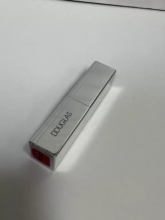 pomadka-douglas-mirror-shine-charm-me-4-ideal-rodzaj-w-sztyfcie