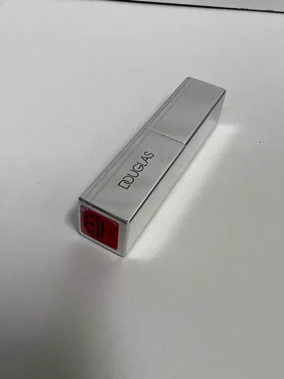 pomadka-douglas-mirror-shine-charm-me-4-ideal-3-maja-10-myslenice-kotkiewicz-sj