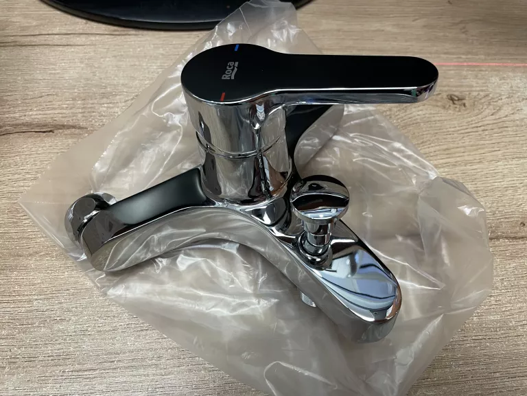 BATERIA WANNOWO-PRYSZNICOWA ROCA AROLA A5A0A6AC0K
