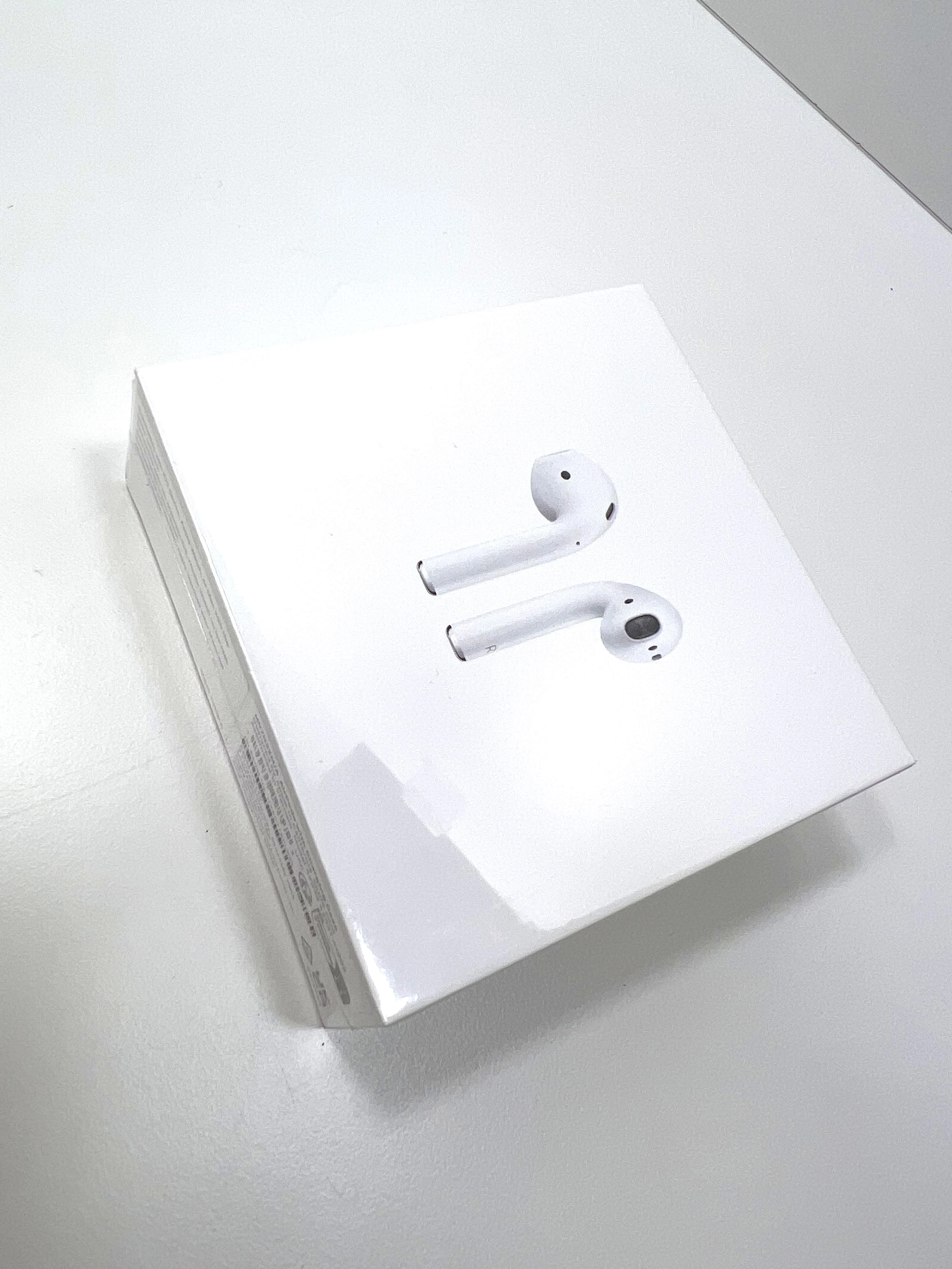 sluchawki-apple-airpods-2gen-zapakowane-kolor-dominujacy-bialy