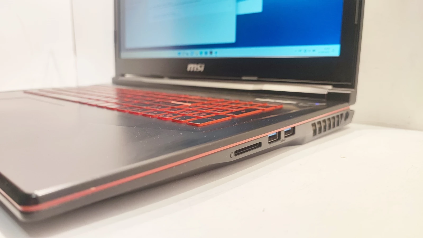 laptop-msi-gl73-8rc-i5-8gb-1tb-gtx-1050173-przekatna-ekranu-173