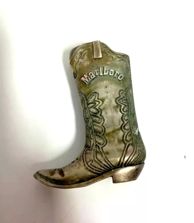 zapalniczka-metalowa-marlboro-w-ksztalcie-buta-kalwaryjska-37-krakow-kotkiewicz-sj