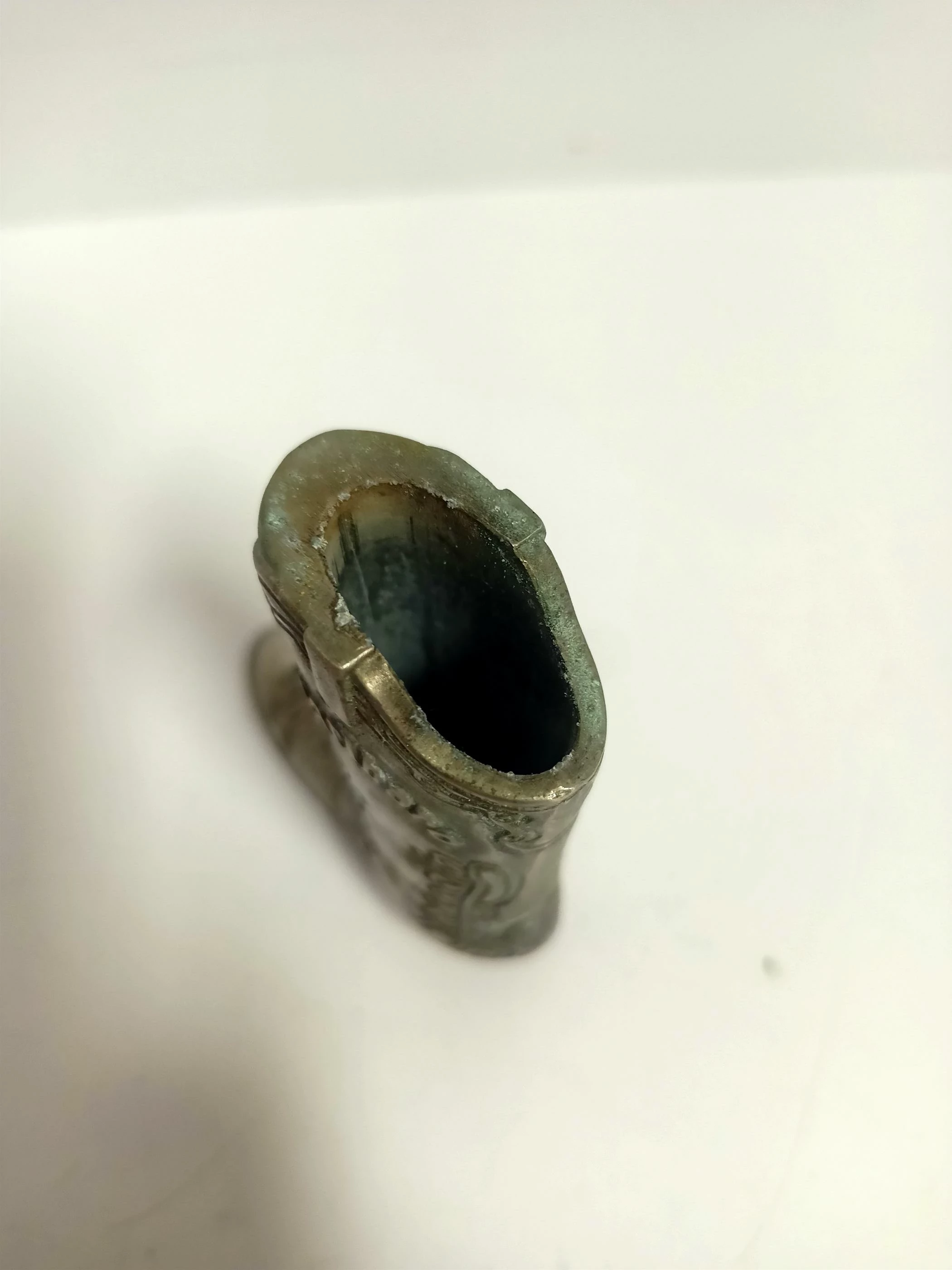 zapalniczka-metalowa-marlboro-w-ksztalcie-buta-rodzaj-gazowa