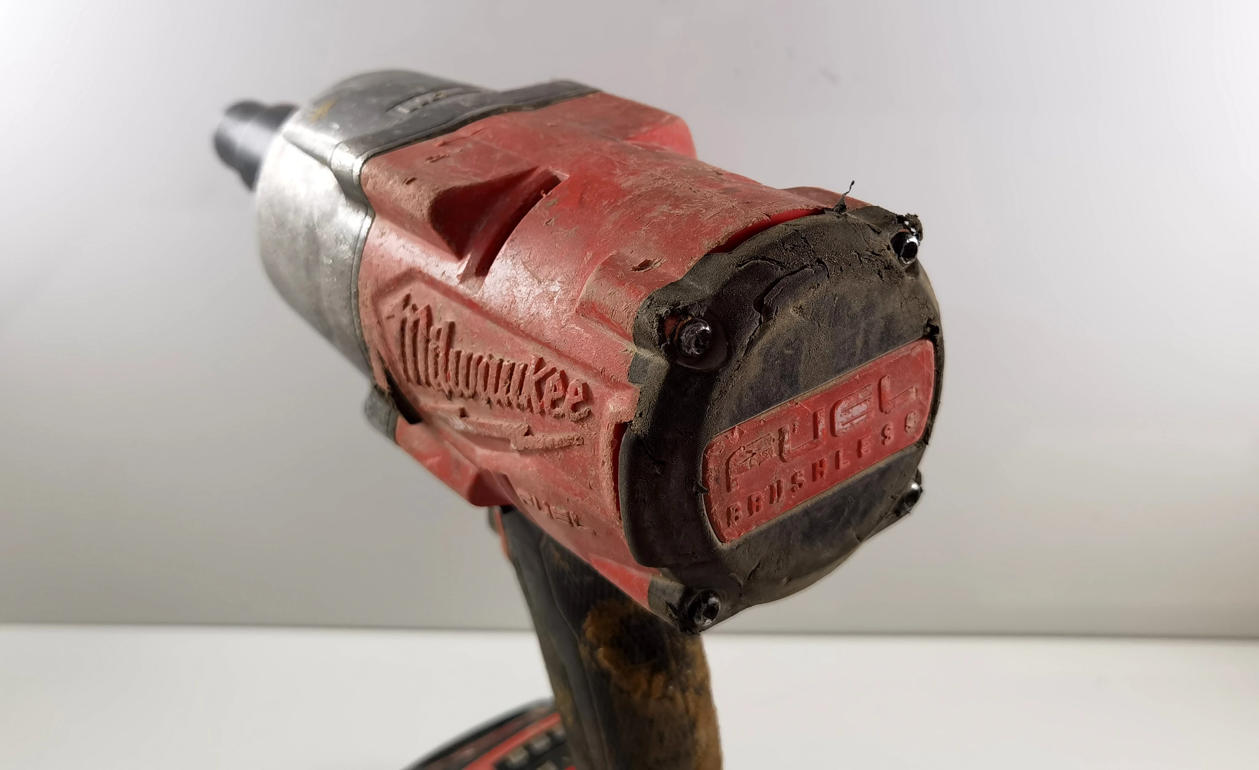 klucz-udarowy-milwaukee-m18-bateria-8-ah-maksymalny-moment-obrotowy-1898