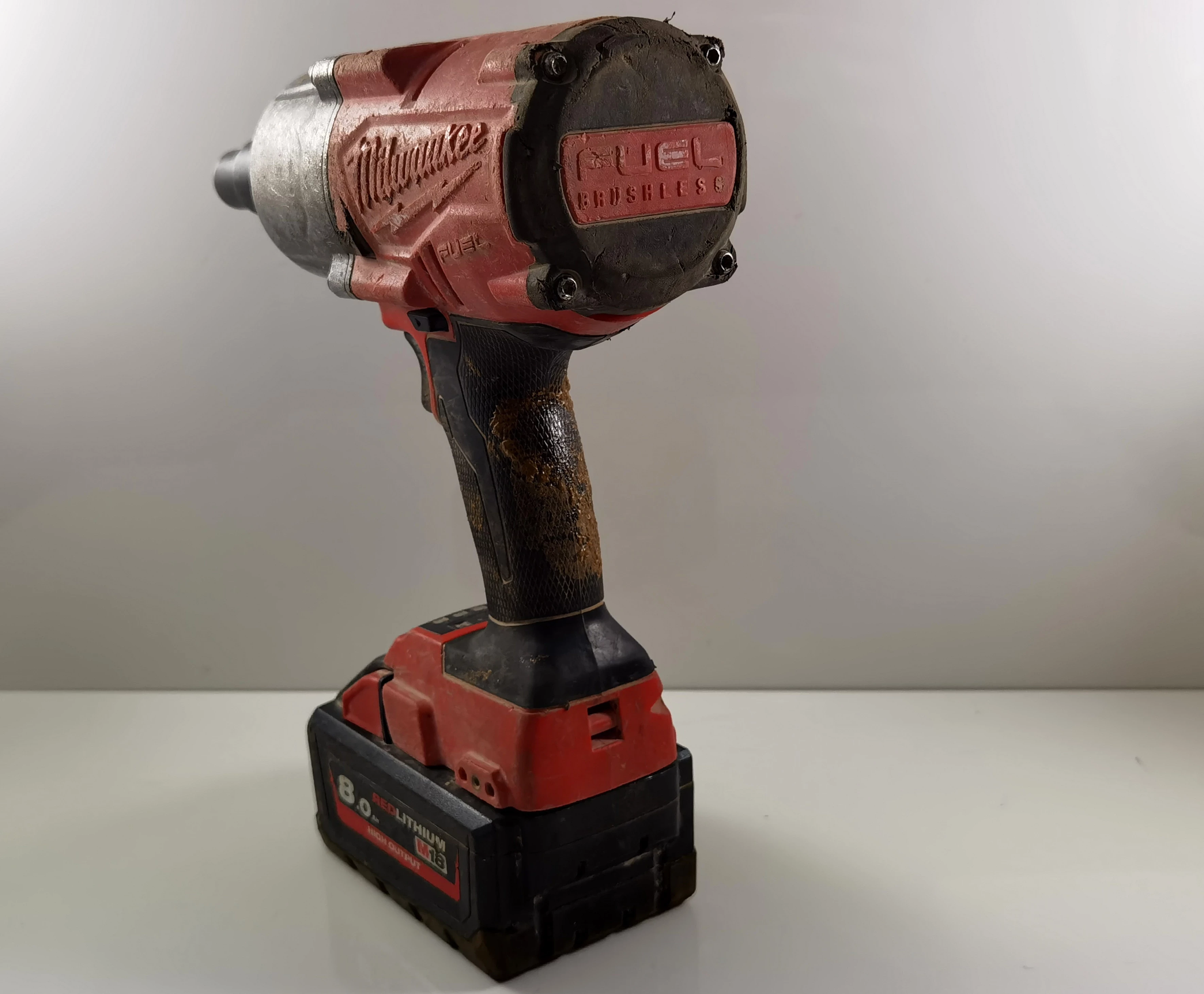 klucz-udarowy-milwaukee-m18-bateria-8-ah-pojemnosc-akumulatora-500