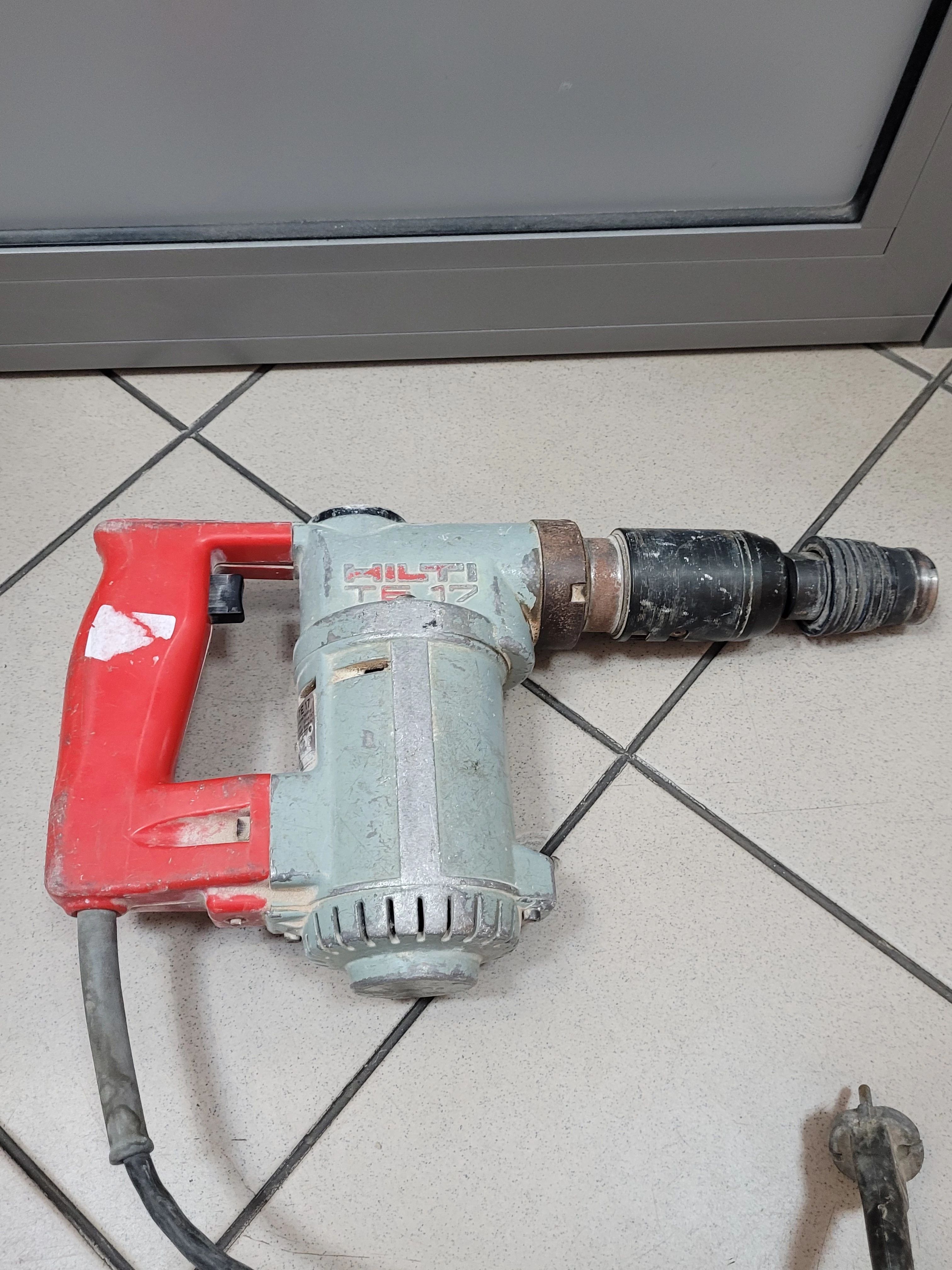 mlot-hilti-te-17-funkcyjnosc-brak-informacji