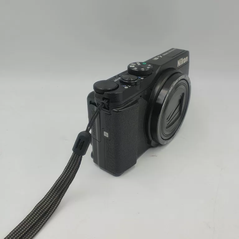 aparat-nikon-coolpix-s9900-etui-marka-nikon