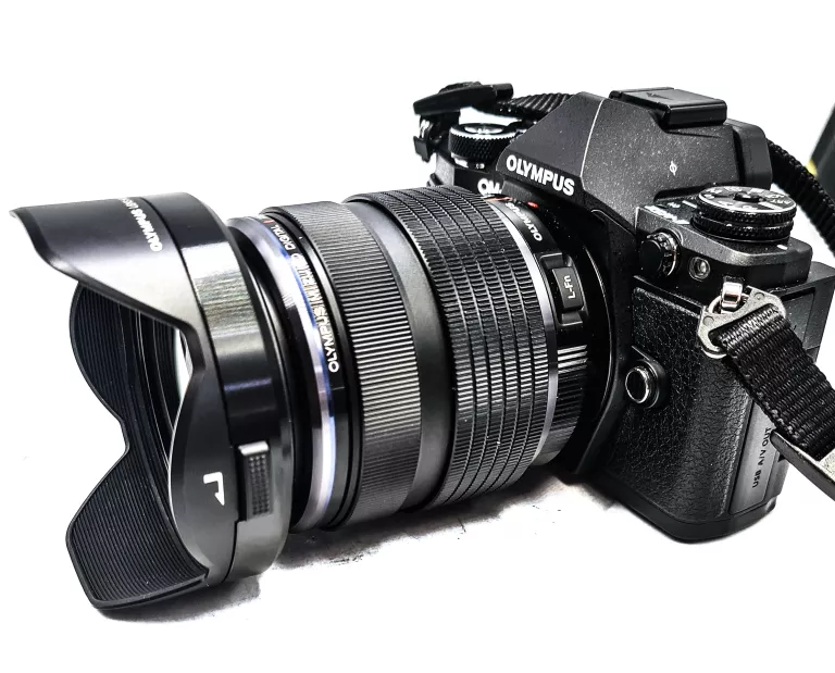 OLYMPUS OM-D E-M5 MARK II+OBIEKTYW OLYMPUS 12-40M