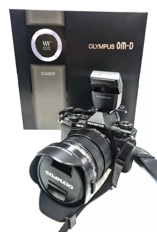 OLYMPUS OM-D E-M5 MARK II+OBIEKTYW OLYMPUS 12-40M