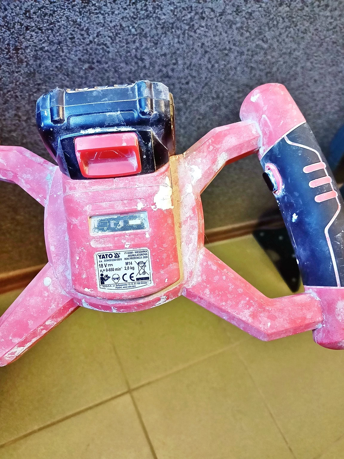 mieszadlo-akumulatorowe-yato-yt-82881-ladowarka-stan-uzywany