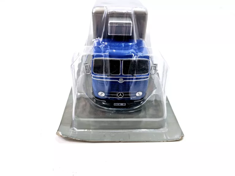 kultowe-ciezarowki-prl-62-mercedes-benz-lp-334-issn-9791220905404