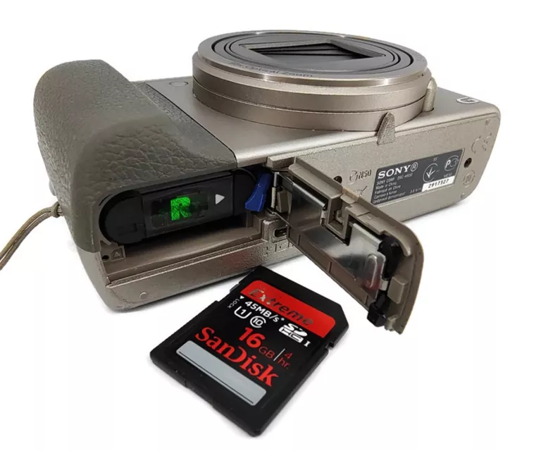 APARAT CYFROWY SONY CYBER-SHOT DSC-HX50 SREBRNY
