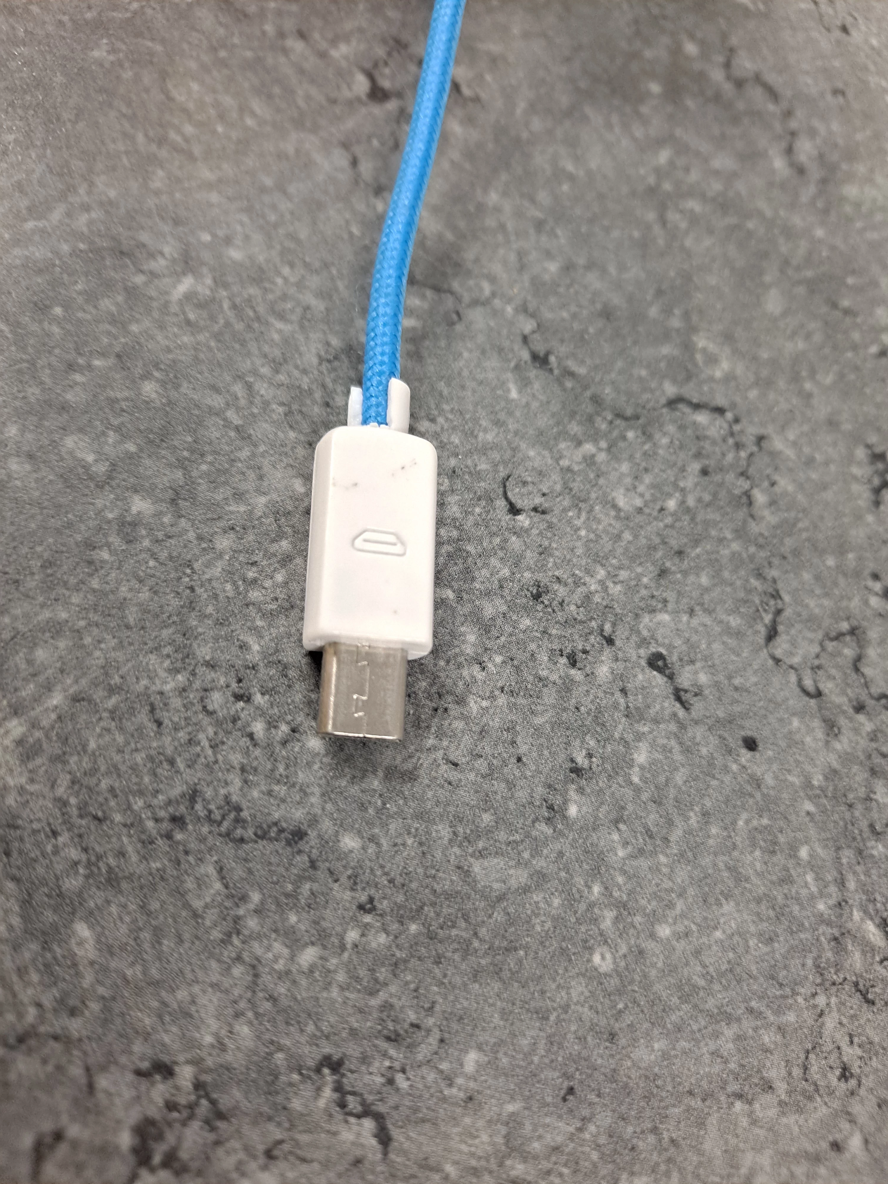 mini-kabel-do-ladowania-usb-micro-niebieskie-stan-uzywany