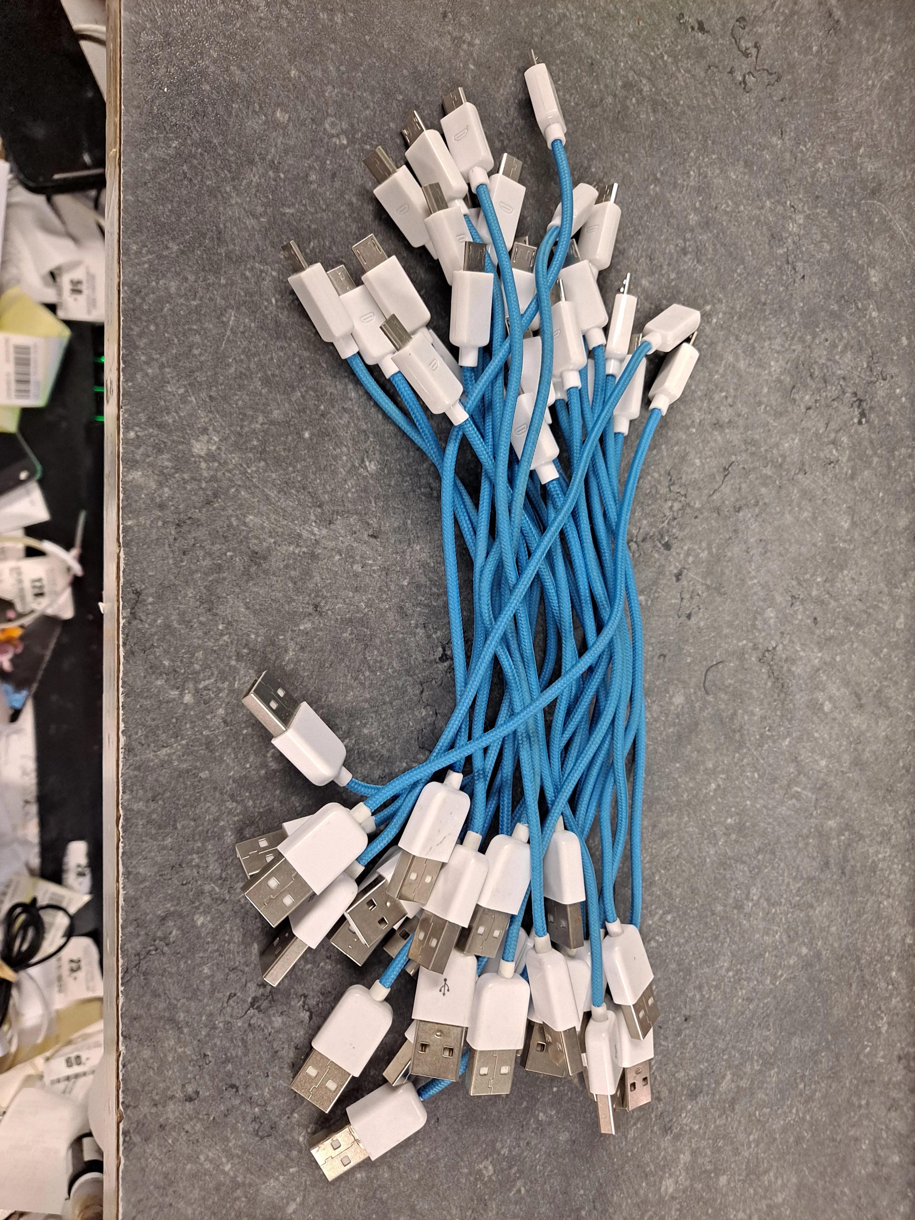 mini-kabel-do-ladowania-usb-micro-niebieskie-osiedle-kombatantow-7c-krakow