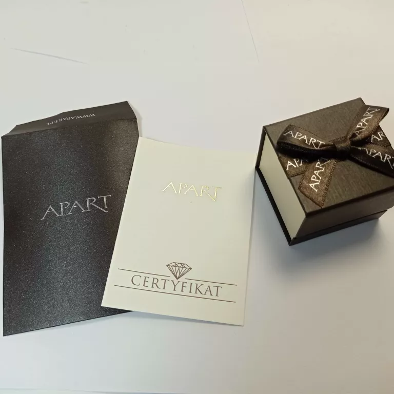 PIERŚCIONEK APART Z DIAMENTEM + CERTYFIKAT