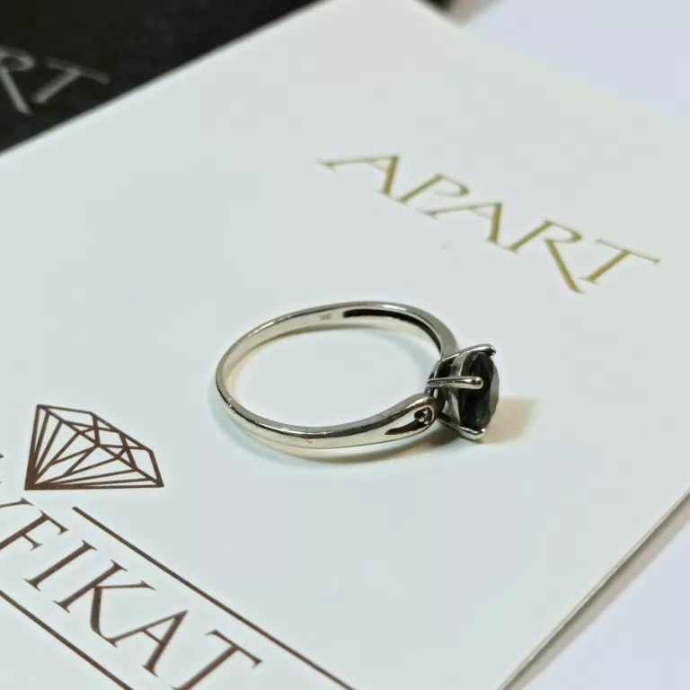 PIERŚCIONEK APART Z DIAMENTEM + CERTYFIKAT