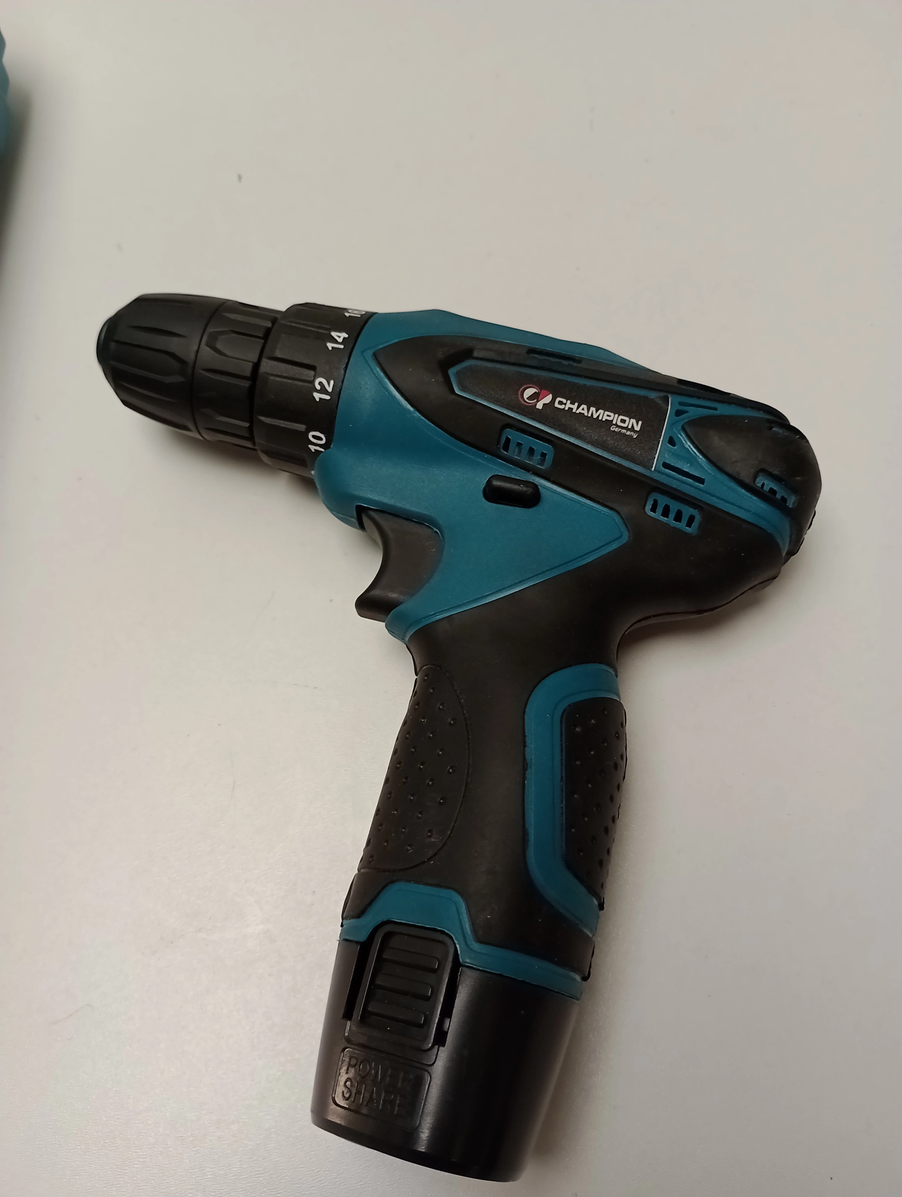 wkretarka-champion-napiecie-v-18-v