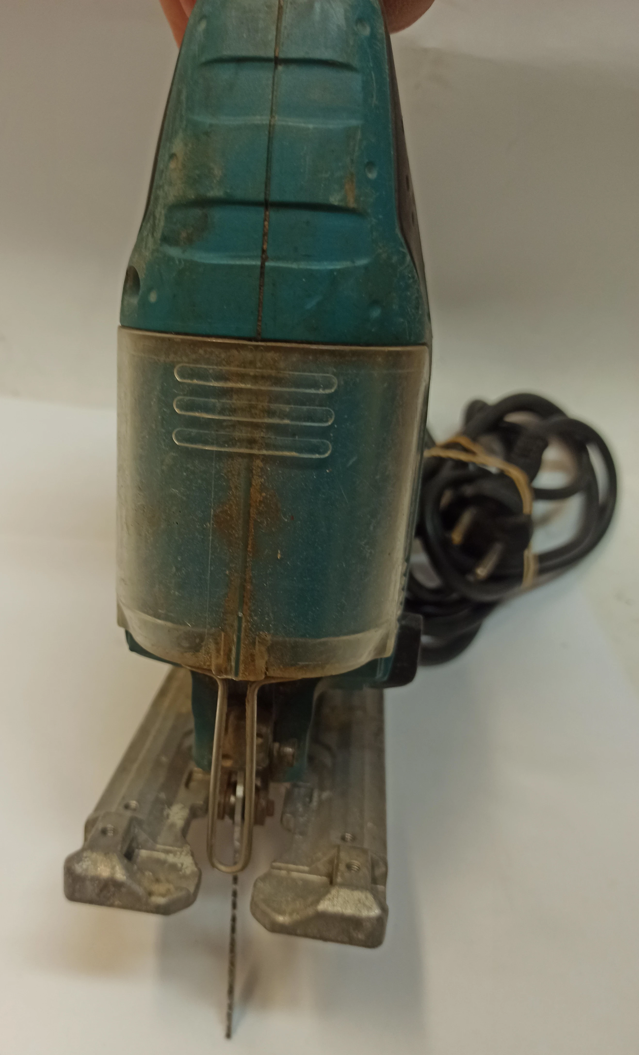 wyrzynarka-makita-4329-mocowanie-brzeszczotu-chwyt-typu-t