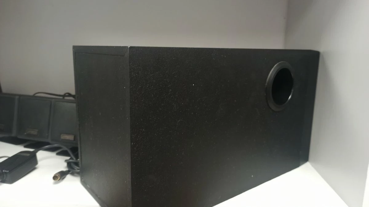 glosniki-creative-soundworks-desktop-theater-51-stan-uzywany