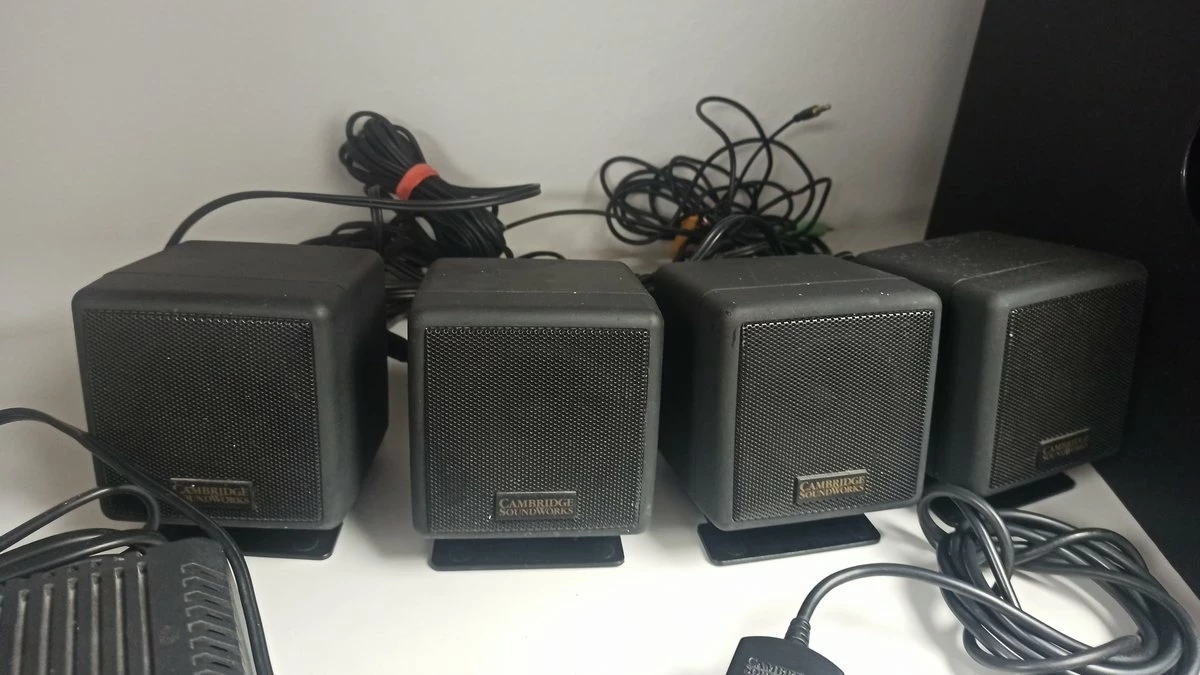 glosniki-creative-soundworks-desktop-theater-51-marka-creative