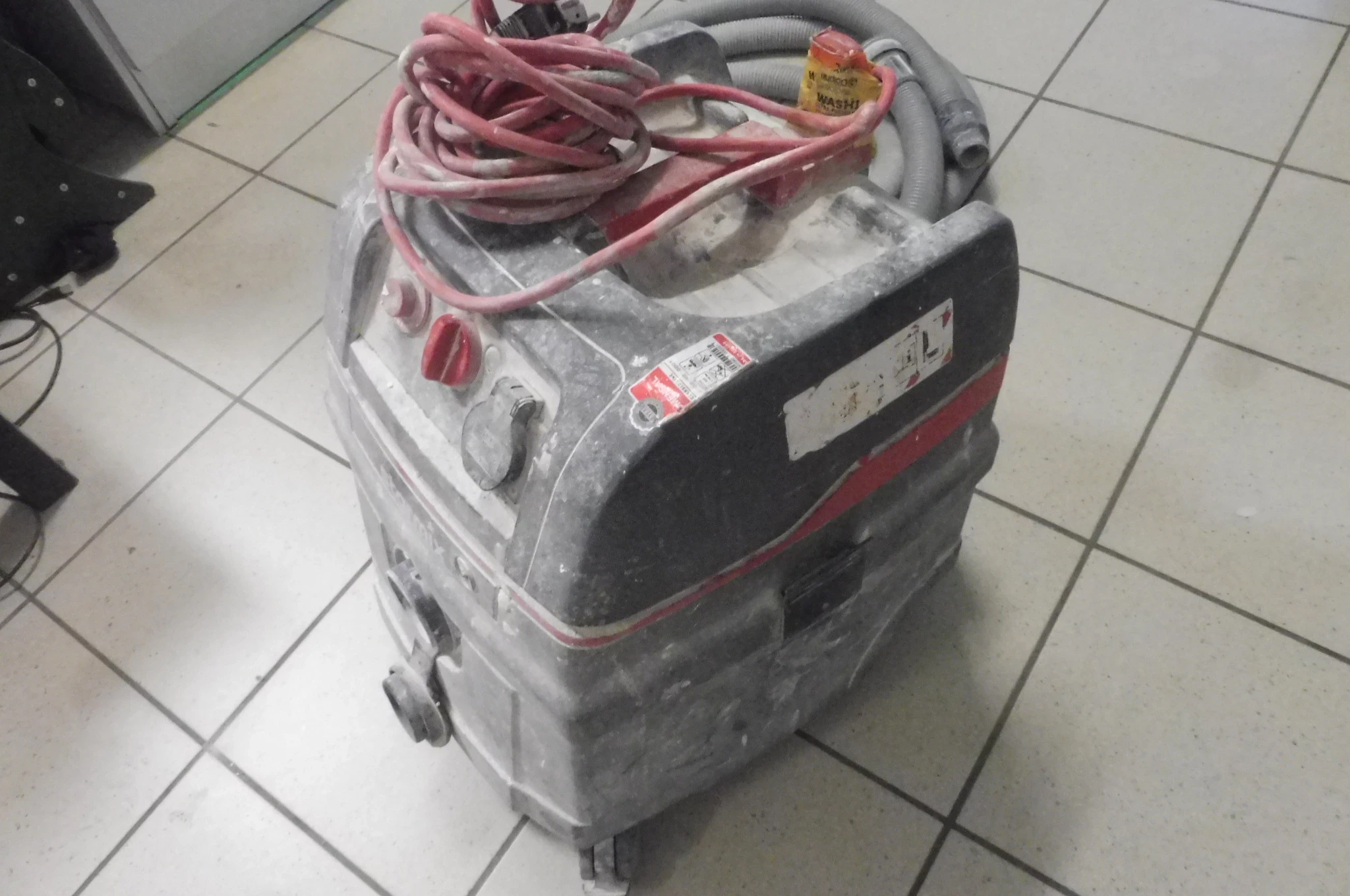 odkurzacz-starmix-electrostar-isc-l-1425-1400-w-pojemnosc-zbiornika-25