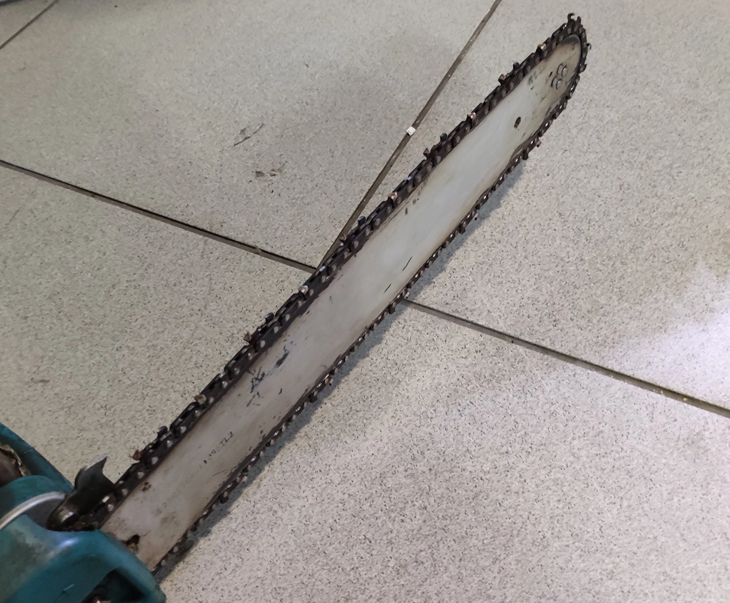 spalinowa-pila-lancuchowa-makita-dcs4301-product-id-d1402ec3-30be-4db1-a15a-19a01bd49e35