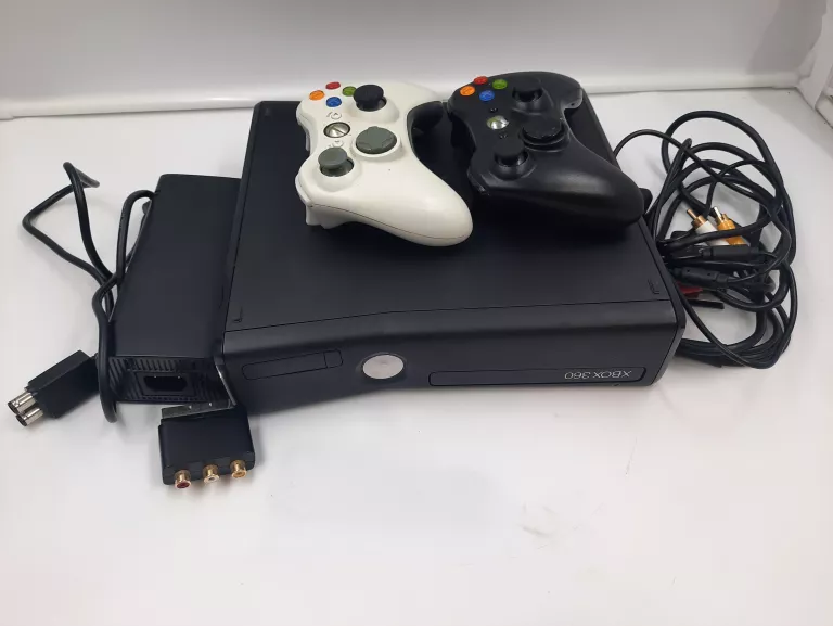 KONSOLA XBOX 360 S / 250GB / MOD.1439 KINECT